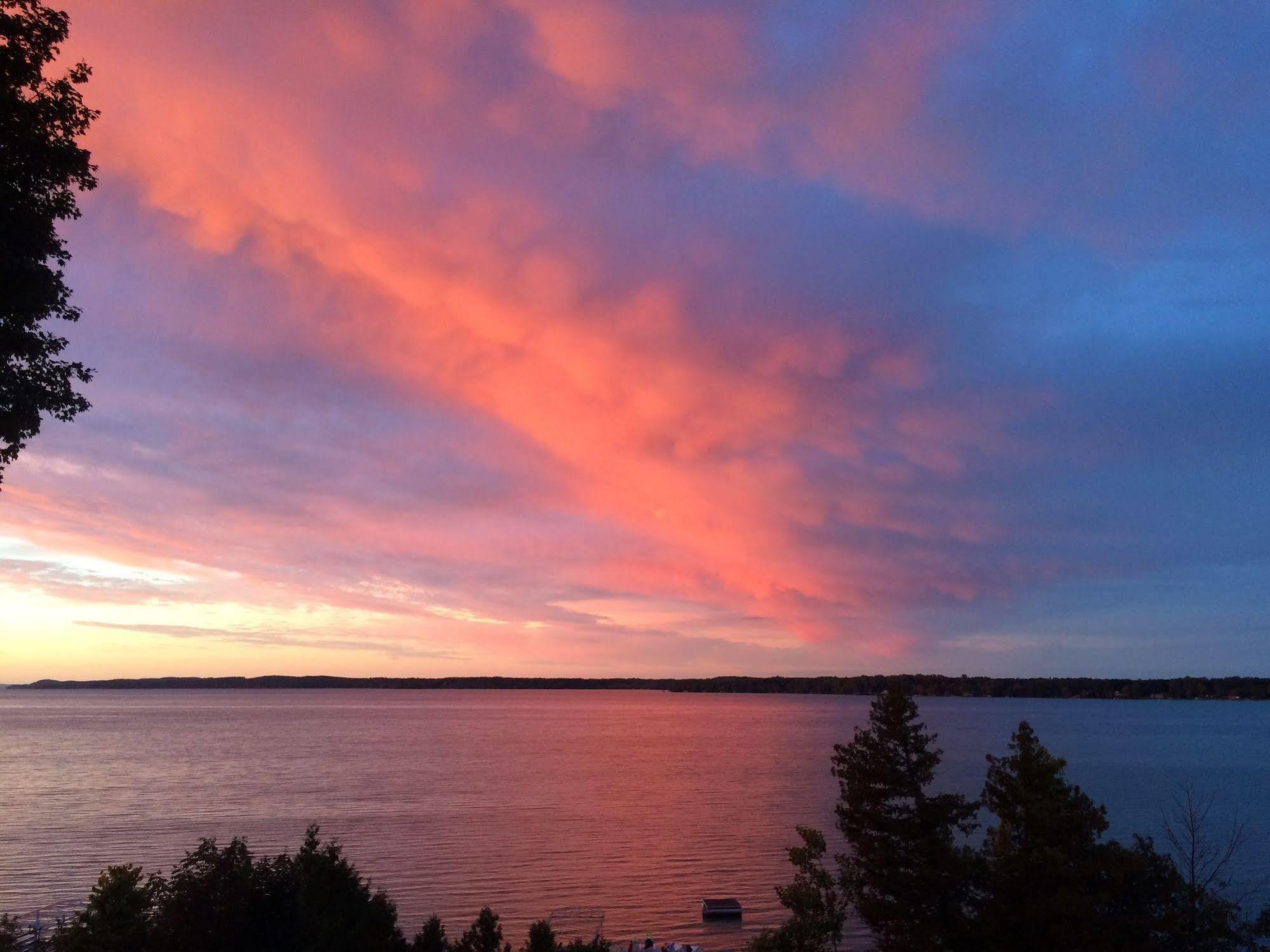 The Torch Lake Bed And Breakfast Central Lake Kültér fotó